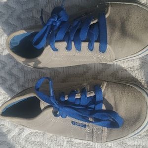 Boys size 4 Tony hawk canvas shoe